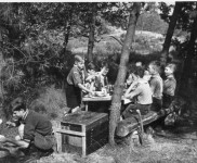 1947 Ossendrecht Havikken aan tafel 3837 800x518