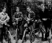 1955 07 vertrek ploeg fietsenrally 11243x 600x443