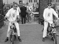 1960   vliegende contr  le fietsenr.jpg 600x372