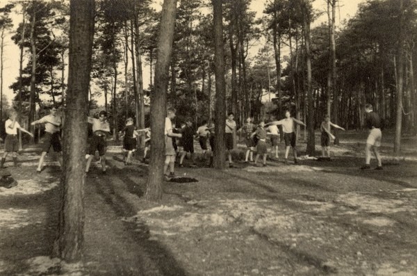 1952 AC kamp 1344 600x397